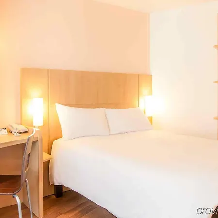 Ibis Poitiers Centre Hotel Exterior photo